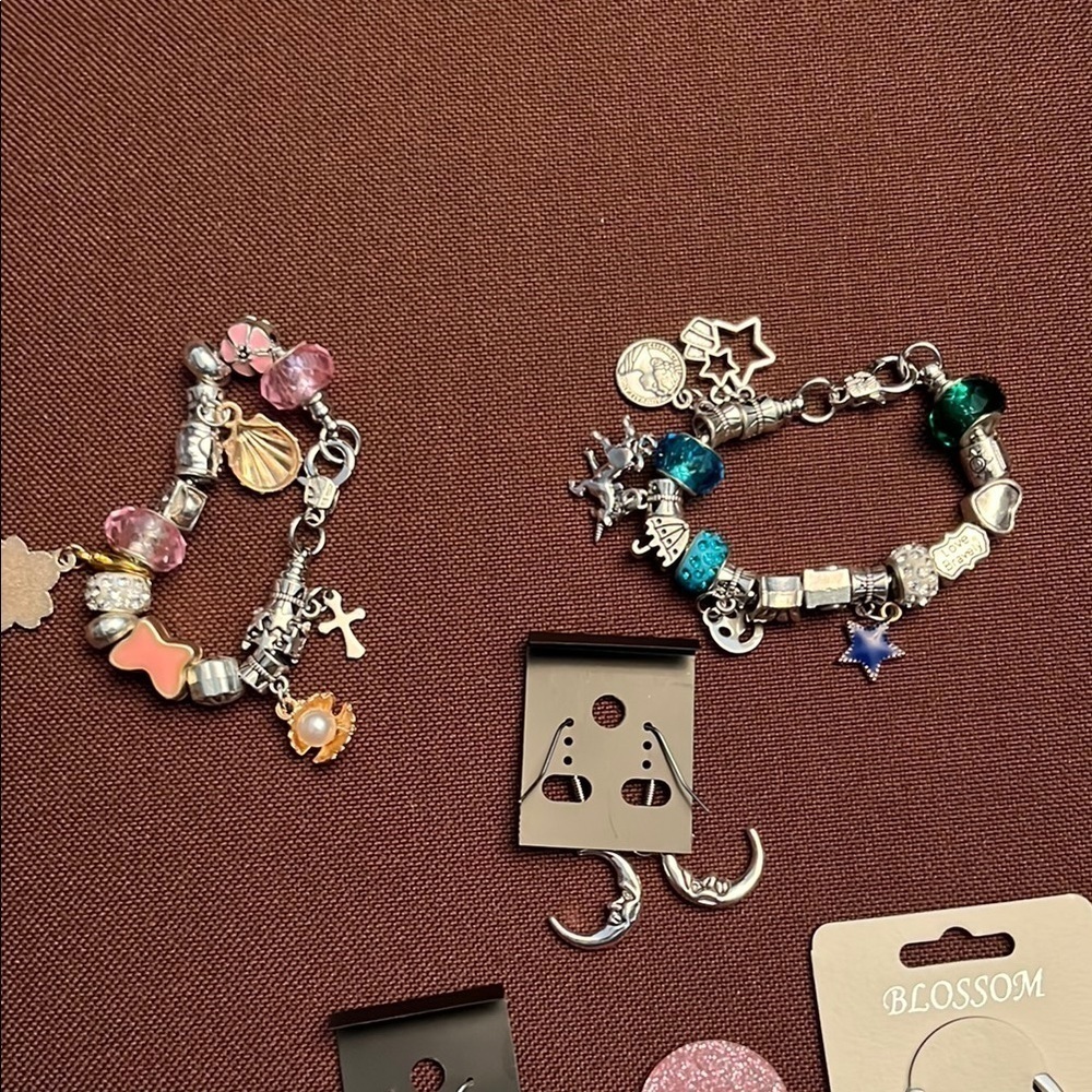 💎🆕 💎 Silver Earrings, Bracelets and Keychain Set - Picture 10 of 12